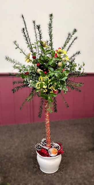 Flower arranging led by Lynne Christmas 2025 - photo 4